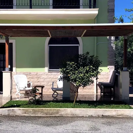 House * Sfakerá